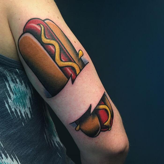 tatouage de hotdog classique