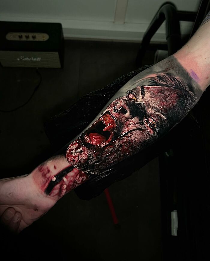 Tatouage avec un zombie
