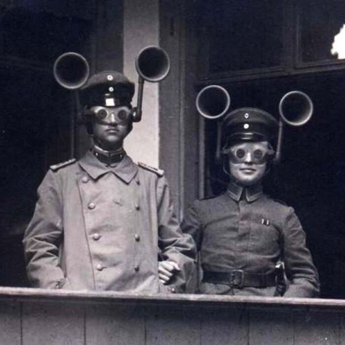 Soldat allemands avec appareil de localisation optique-acoustique