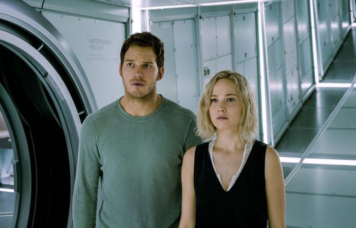 Chris Pratt et Jennifer Lawrence dans le film Passengers.