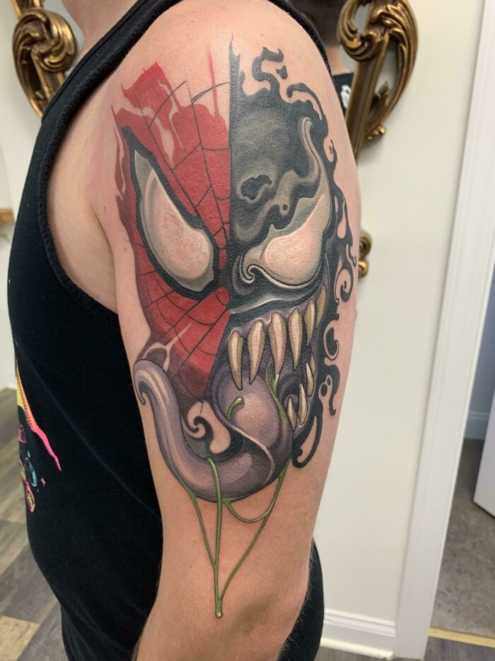 tatouage marvel spiderman venom