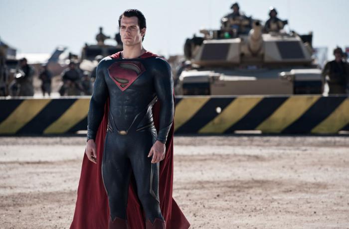 Superman joué par Henry Cavill dans Man of Steel.