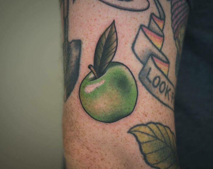tatouage de pomme verte