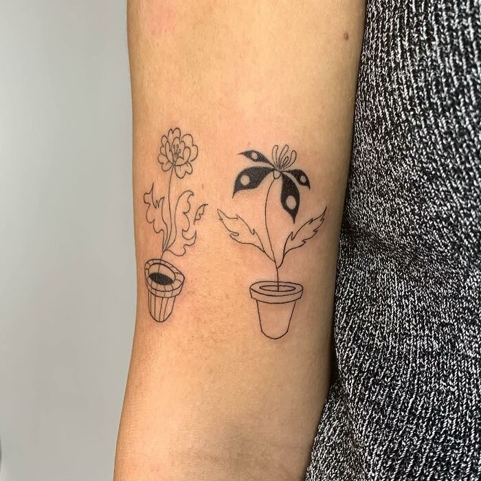 Tattoo de Reena Wu Deux fleurs dans des pots 