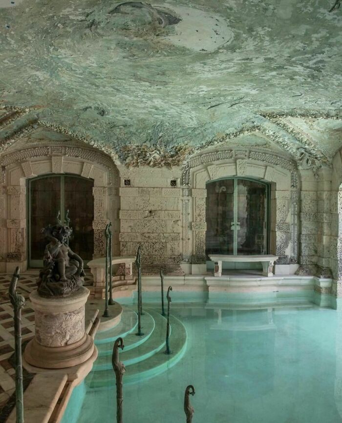 une piscine en cave