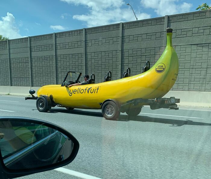 voiture en forme de banane
