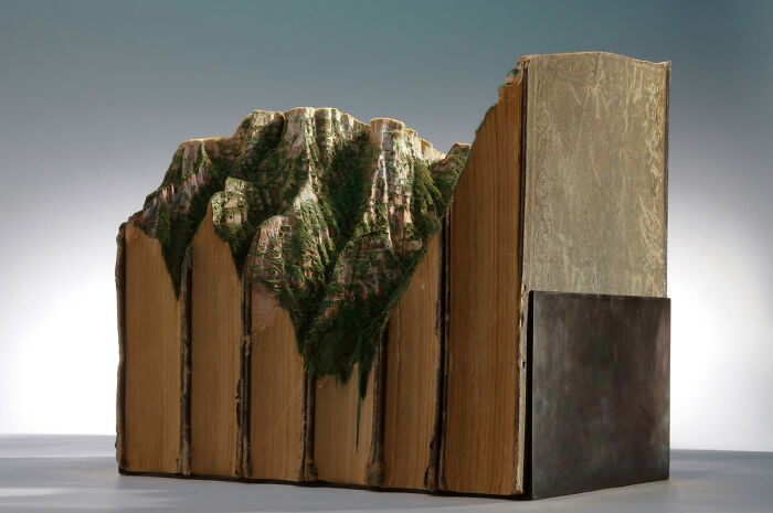 Paysages créés dans un livre ancien falaises