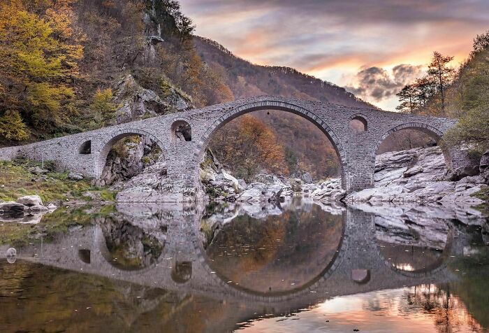un pont en pierre