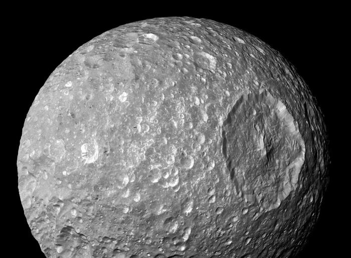 mimas lune saturne cratères