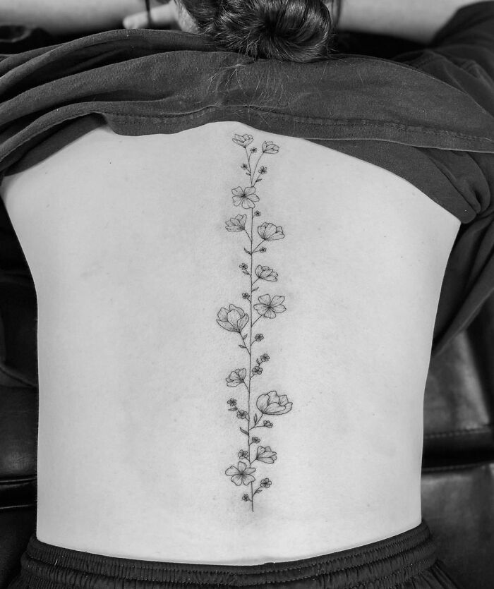 tatouage de fleurs noir