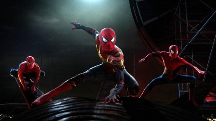 Andrew Garfield, Tom Holland et Peter Parker dans Spider-Man : No Way Home.