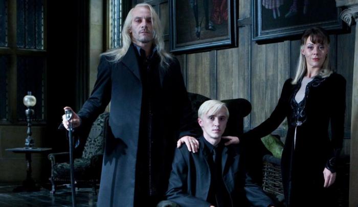 Drago Malefoy entouré de son père et sa mère