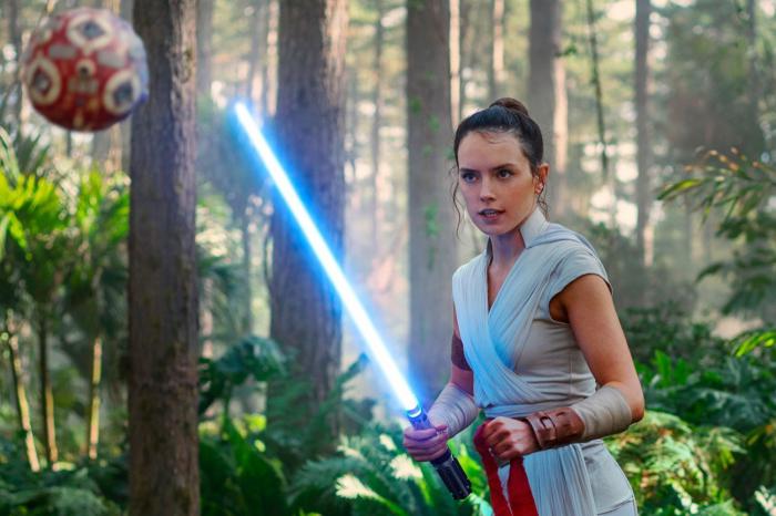 Daisy Ridley dans le rôle de Rey Skywalker.