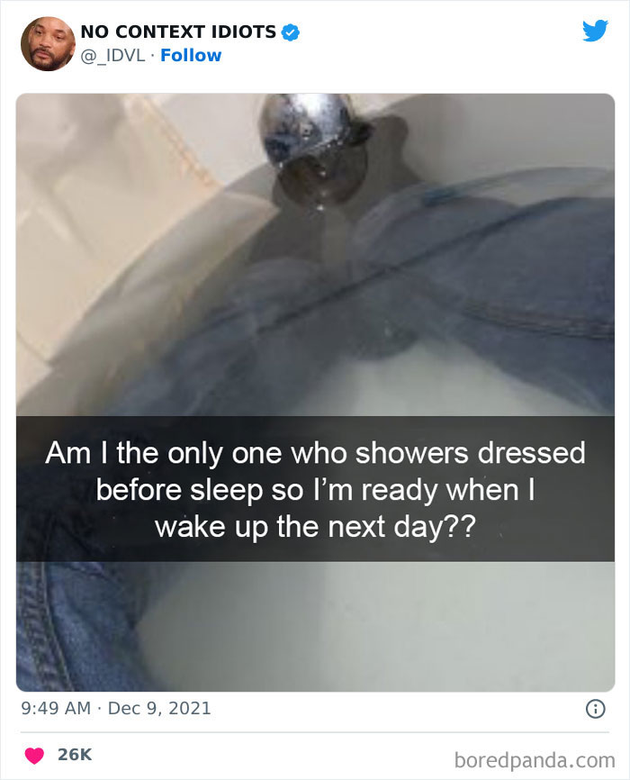 habillé dans une baignoire