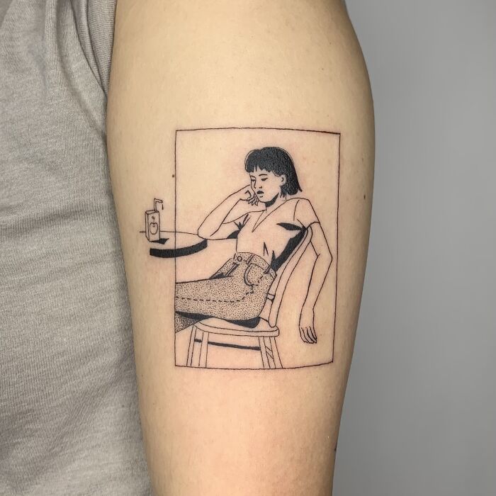 Tattoo de Reena Wu Femme asiatique assise sur une chaise