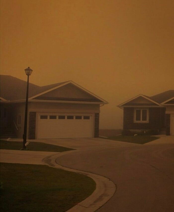 une maison dans la brume