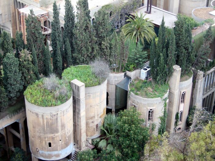 Une usine de ciment accueille des bureaux à Sant Just Desvern Sant Just Desvern en Espagne