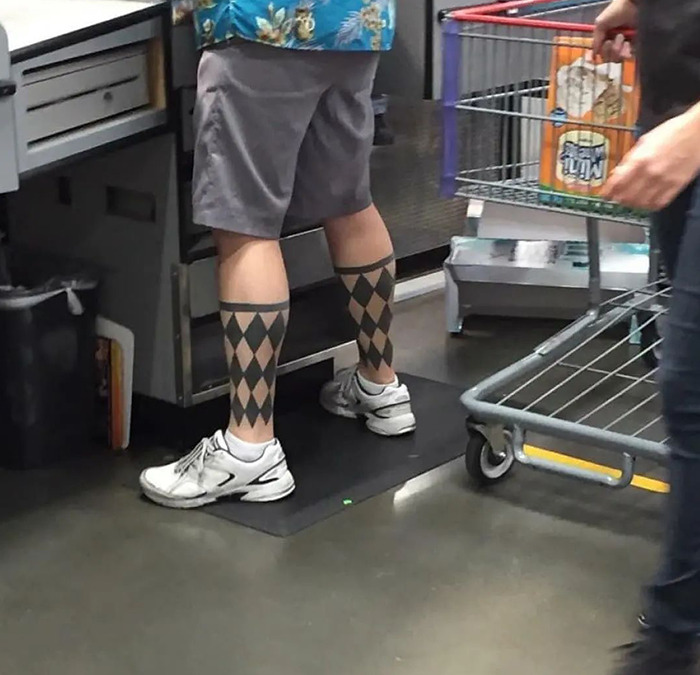 des chaussettes en tatouages