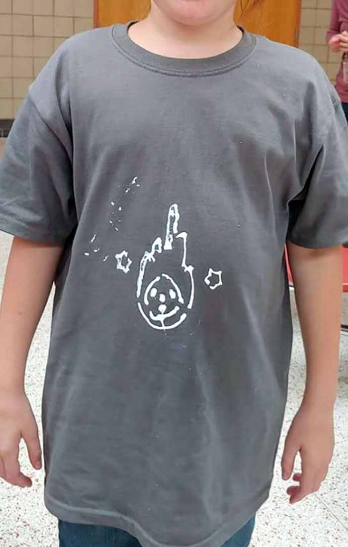 un drole de dessin sur un tshirt