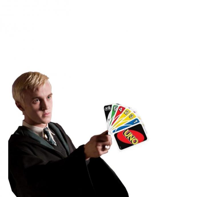 Drago Malefoy qui tient des cartes Uno