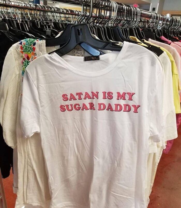 un tshirt dans un magasin