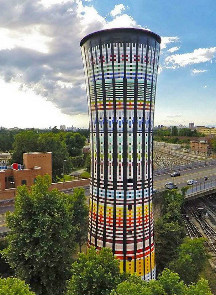 La Tour Arc-en-ciel en Italie