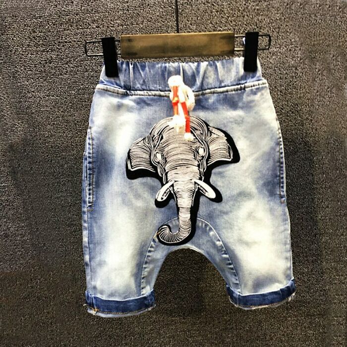 un éléphant sur un pantalon