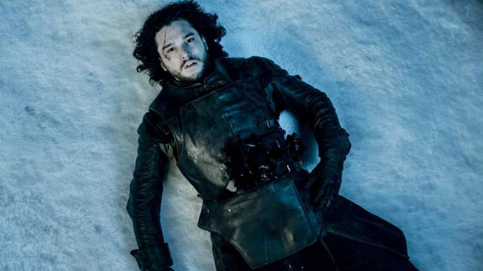 La (fausse) mort de Jon Snow à la fin de la saison 5.