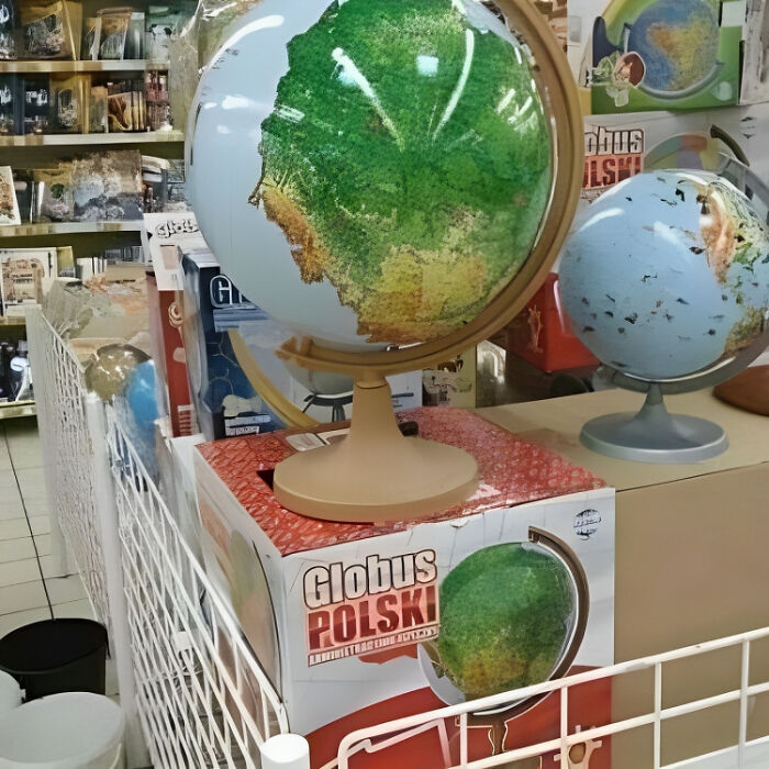 un globe avec la pologne