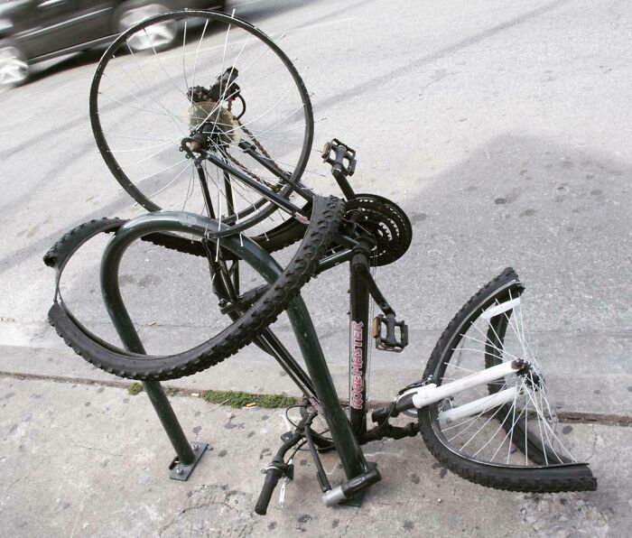 un vélo totalement plié