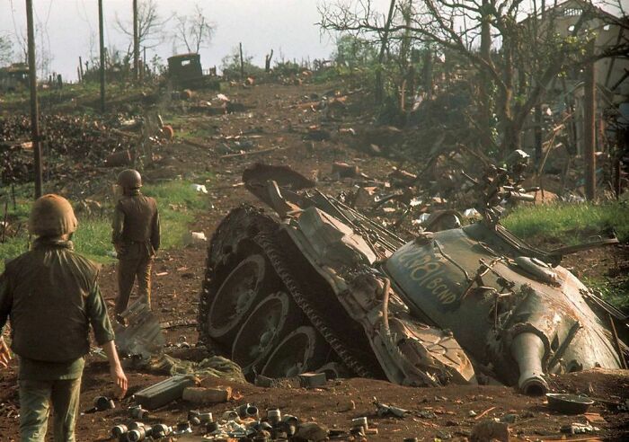 Un char nord-coréen T54 détruit au Vietnam.