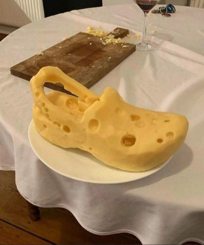 chaussure croc en fromage