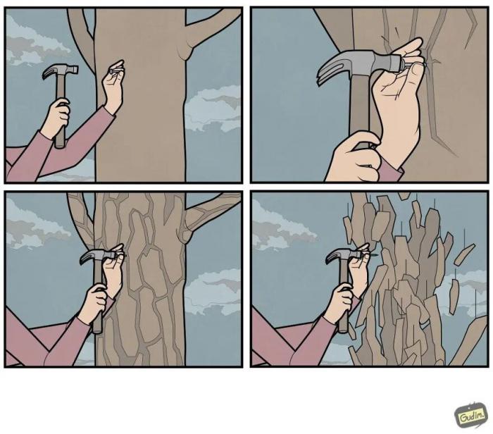 un clou dans un arbre