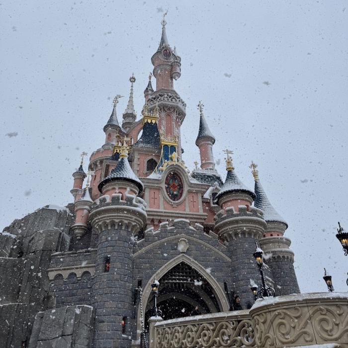 #20 La neige continue de tomber sur le Château