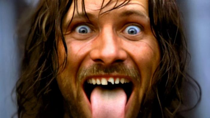 lotr movie Viggo Mortensen showing off his chipped tooth