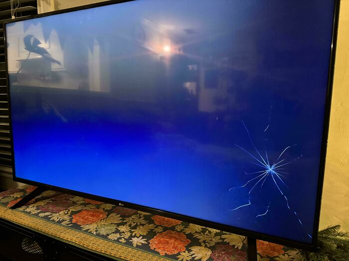 Une TV offerte déjà cassée