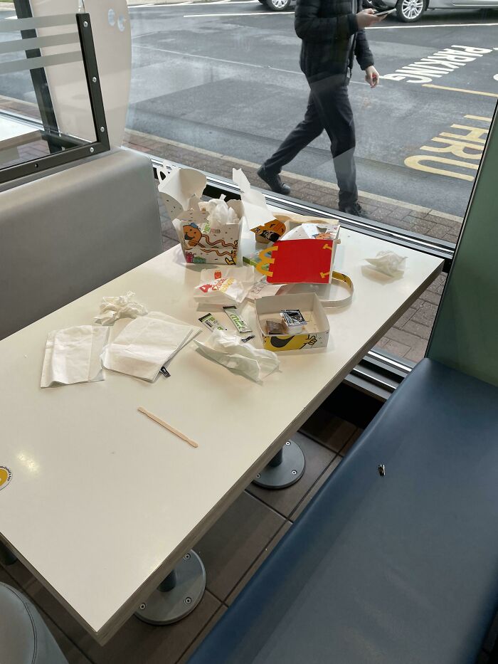 une table de mcdo