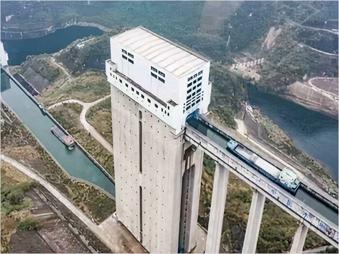 ascenseur à bateaux du barrage Trois Gorges en Chine