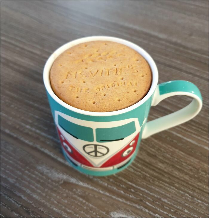 Le biscuit fait pour cette tasse