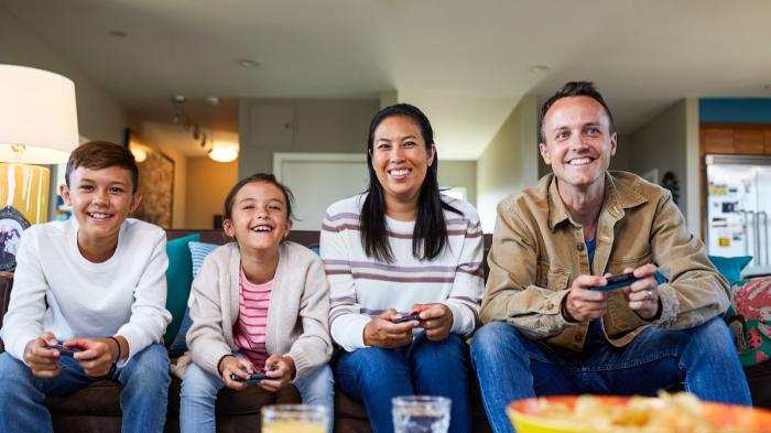 famille qui joue à la nintendo Switch