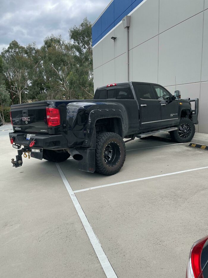 Un énorme pickup GMC