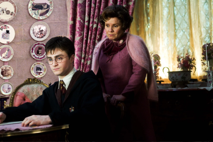 Dolores Ombrage punit Harry Potter