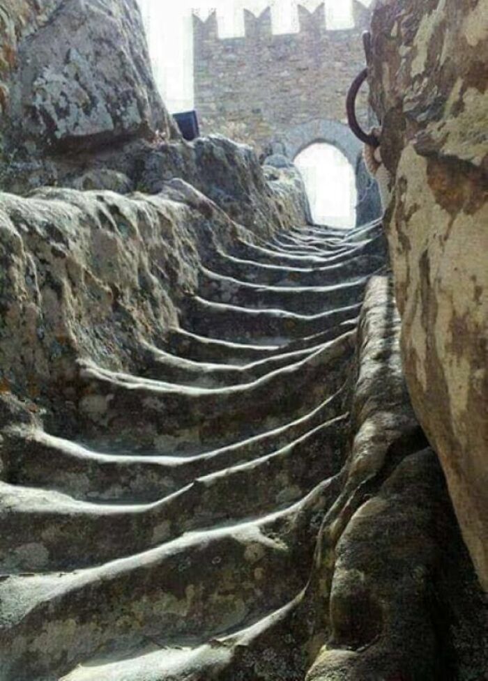 Escalier du château de Sperlinga, en Sicile