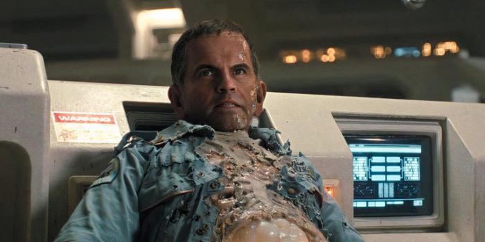 Ian Holm dans Alien Romulus