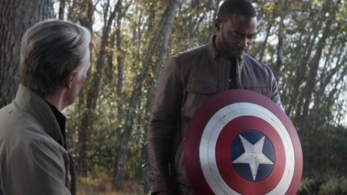 Steve Rogers donne le bouclier à Sam