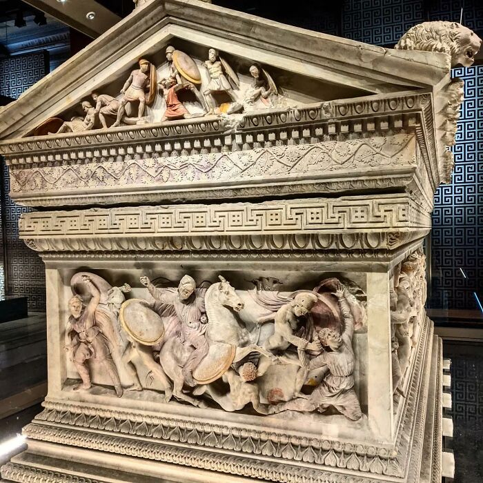 sarcophage d’Alexandre de 330 av. J.-C.