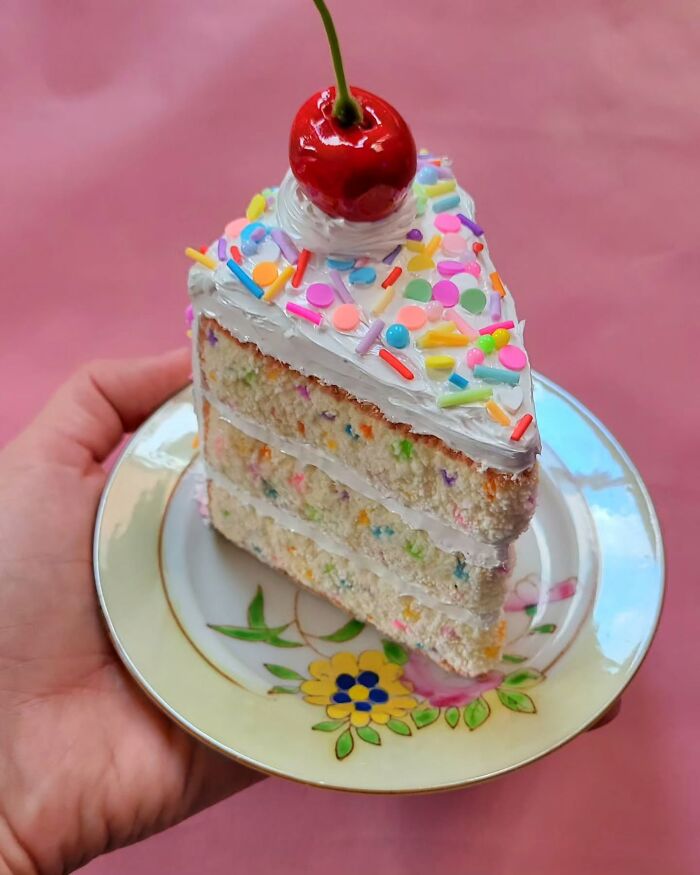 Gâteau avec une cerise