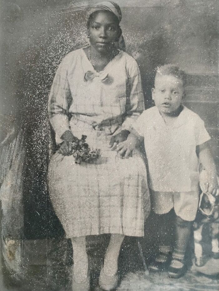 Une femme avec son fils dans les Antilles françaises 1925