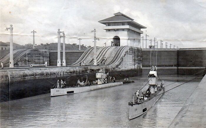 Uss O-13 Ss-74 et O-14 Ss-75 dans le canal de Panama début années 20