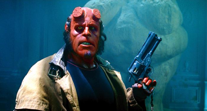 Ron Perlman dans le rôle de Hellboy.